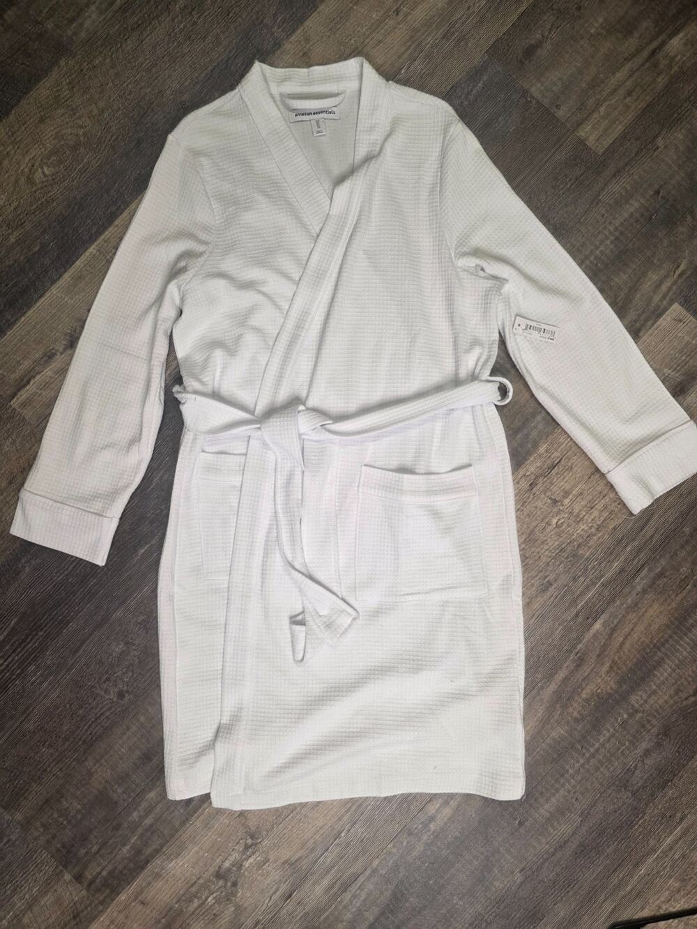 Amazon Essentials Men's Waffle Knit Robe White Size M NWT